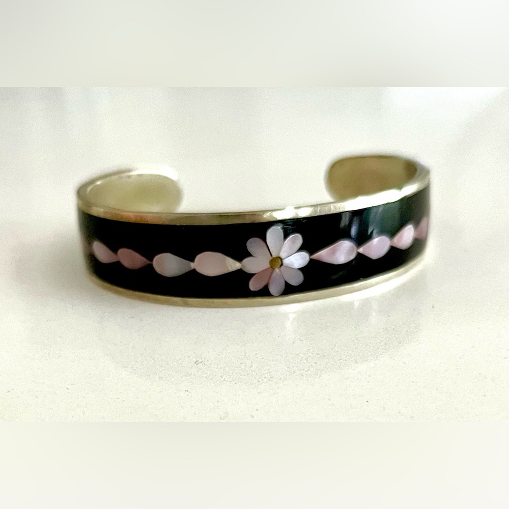 Vintage Mexican Cuff Bracelet. Sweet flower design with a boho vibe! EUC.